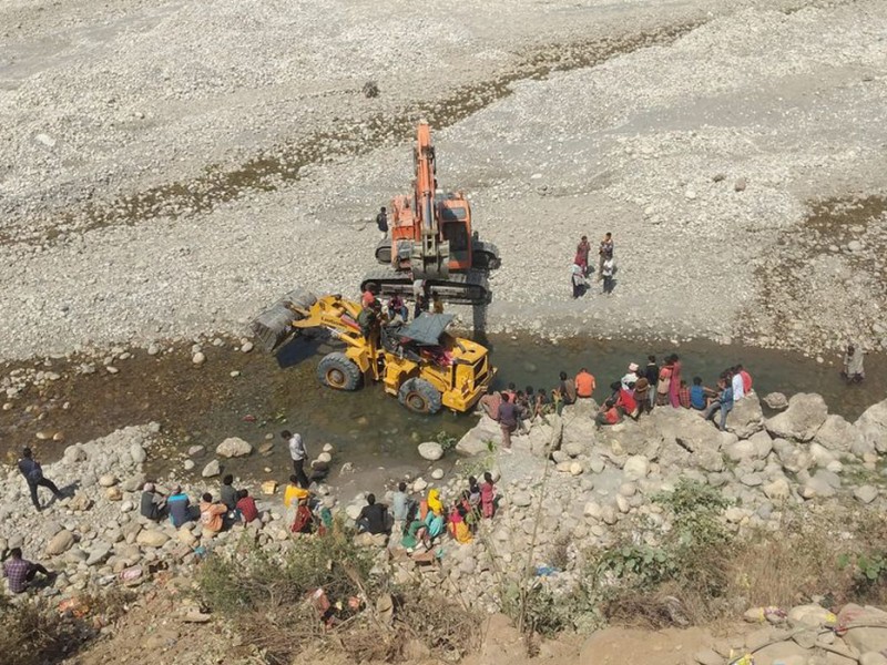 लोडर दुर्घटना हुँदा एकको मृत्यु